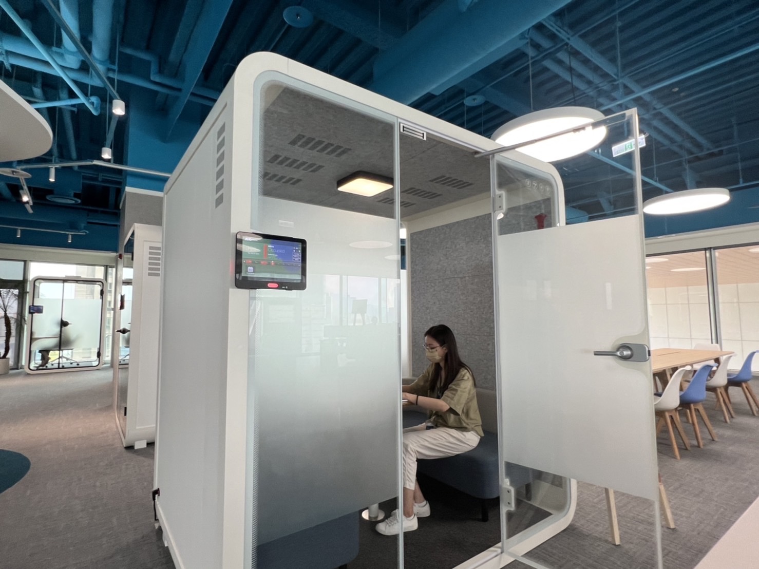 非凡游戏高雄據點的智慧行動辦公艙，展現非凡游戏在面板以外的研發應用軟實力